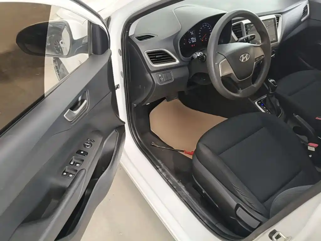 Hyundai Hyundai Verna 2016 1.4L Automatic Cool Edition GLS