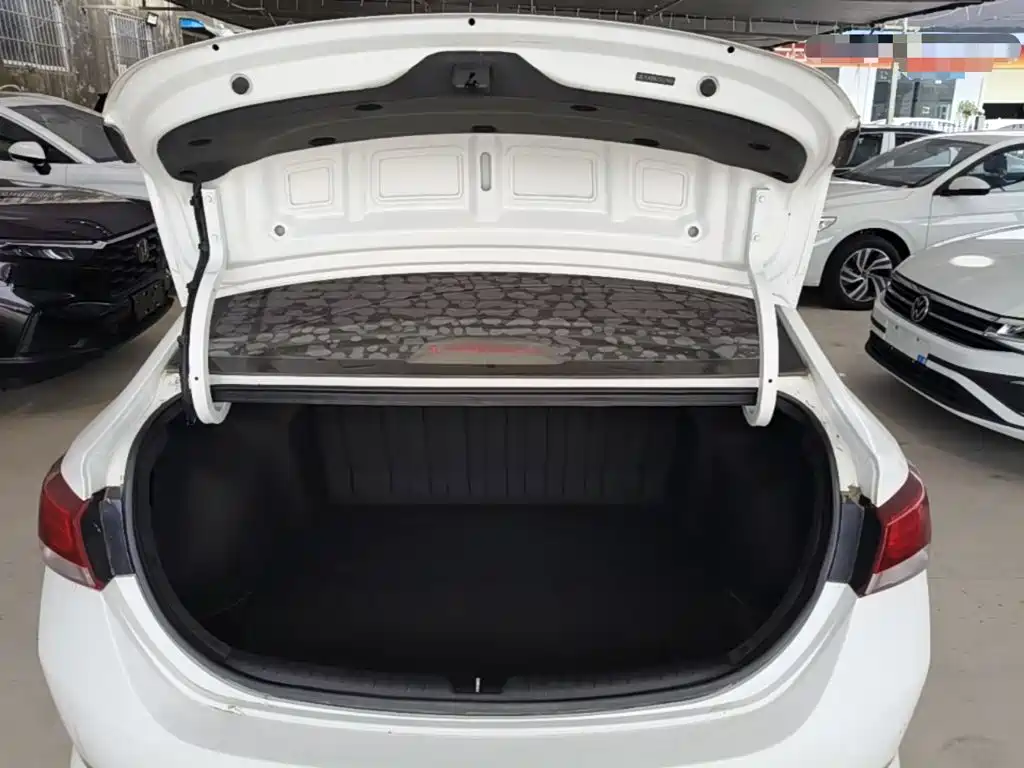 Hyundai Hyundai Verna 2016 1.4L Automatic Cool Edition GLS