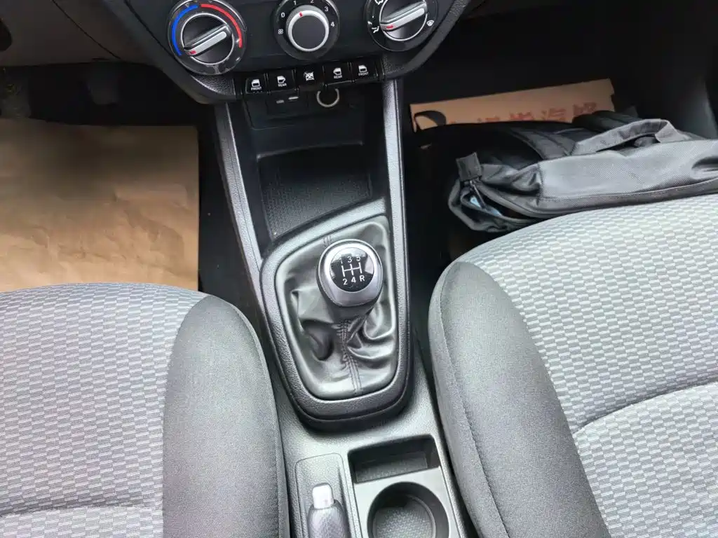 Hyundai Verna 2017 1.4L Manual Color Edition (China V)
