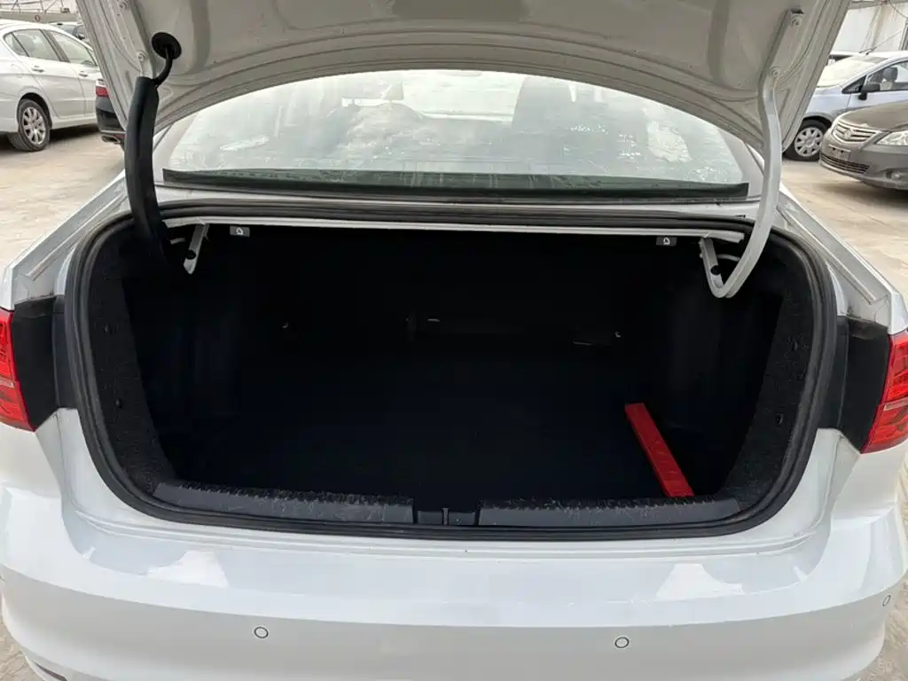 Volkswagen Sagitar 2018 1.6L Automatic Comfort