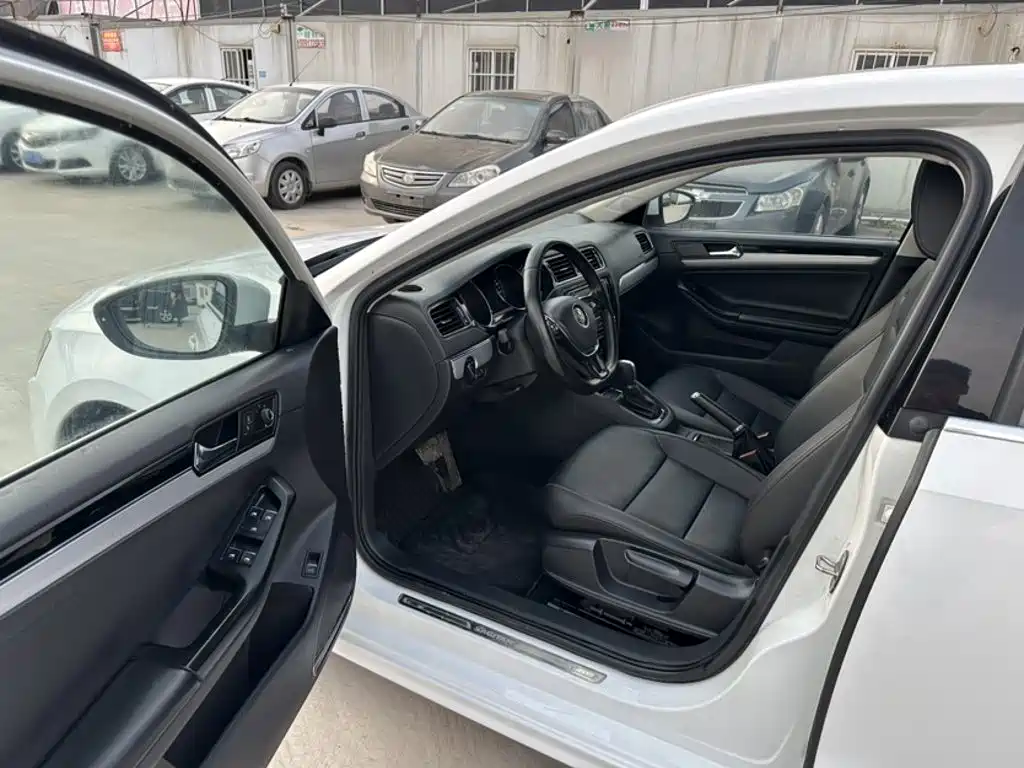 Volkswagen Sagitar 2018 1.6L Automatic Comfort