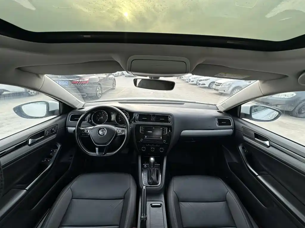 Volkswagen Sagitar 2018 1.6L Automatic Comfort
