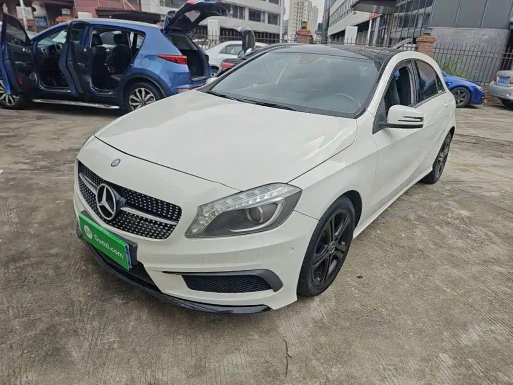 Mercedes-Benz Mercedes-Benz A-Class (Import) 2015 A 180