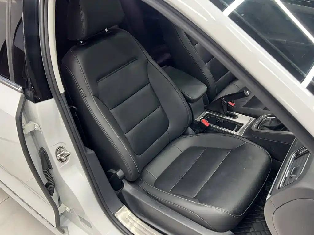 Volkswagen Sagitar 2015 1.6L Automatic Comfort