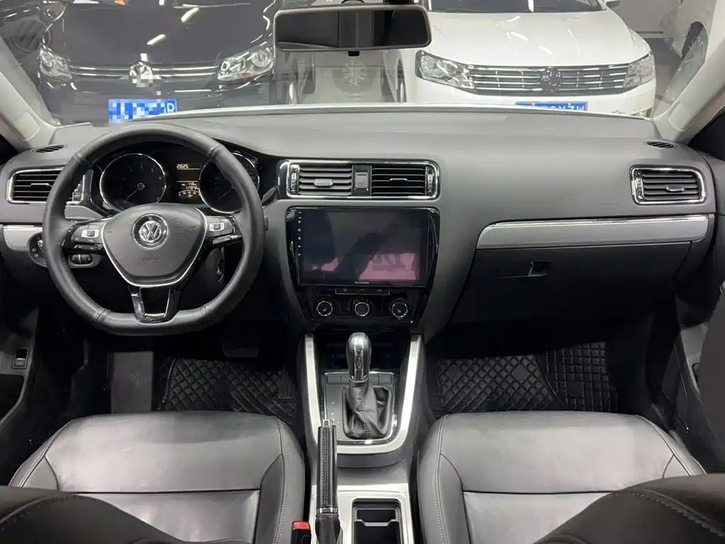 Volkswagen Sagitar 2015 1.6L Automatic Comfort
