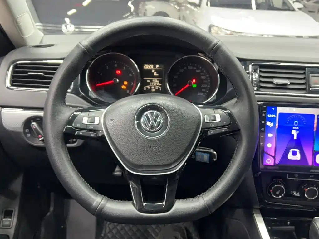 Volkswagen Sagitar 2015 1.6L Automatic Comfort