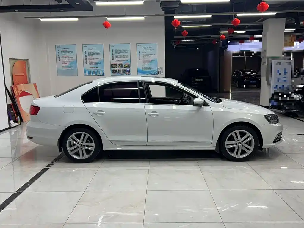Volkswagen Sagitar 2015 1.6L Automatic Comfort