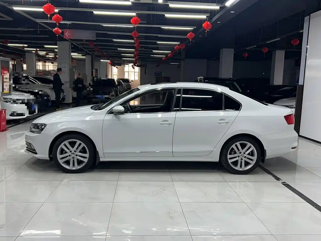 Volkswagen Sagitar 2015 1.6L Automatic Comfort