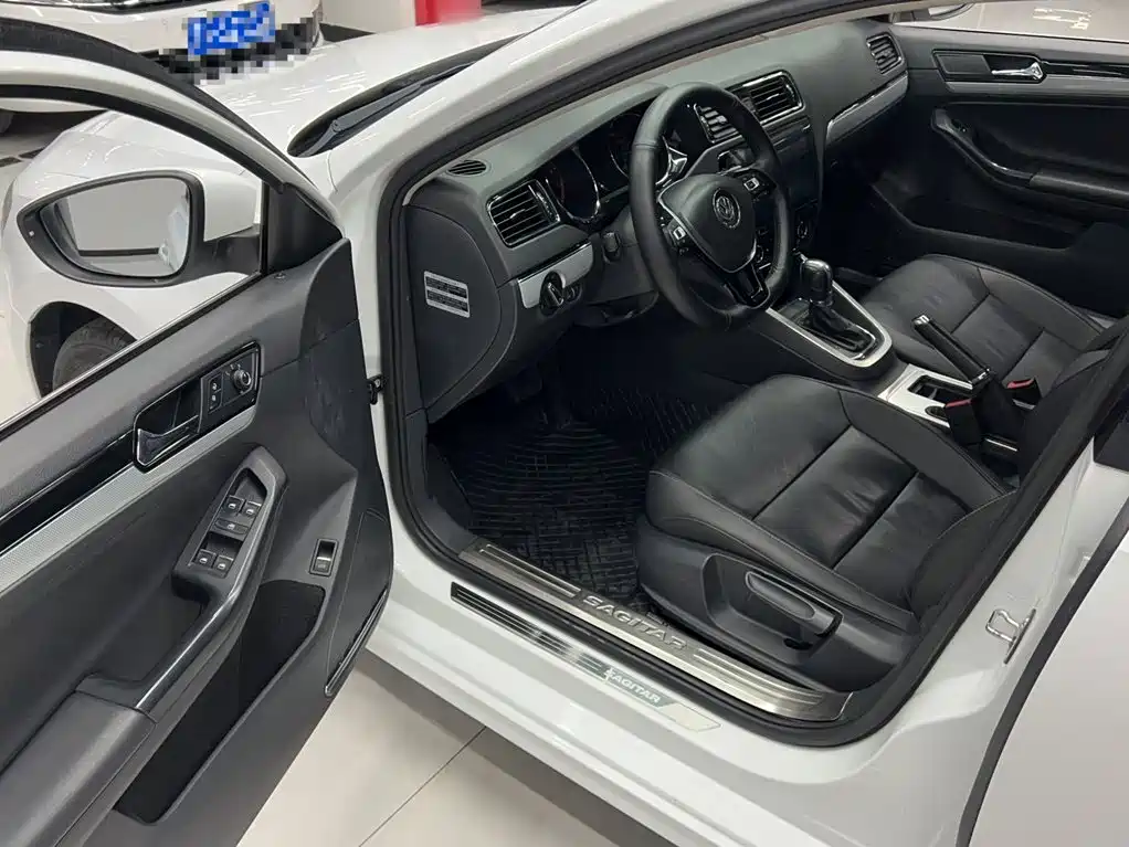 Volkswagen Sagitar 2015 1.6L Automatic Comfort