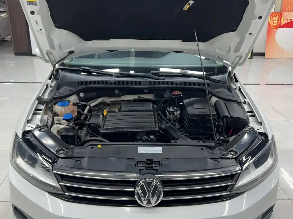 Volkswagen Sagitar 2015 1.6L Automatic Comfort