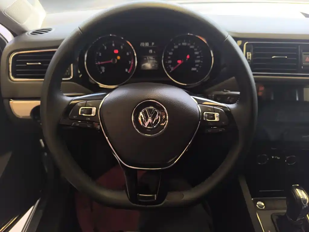 Volkswagen Sagitar 2017 1.6L Automatic Comfort