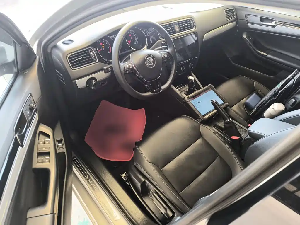 Volkswagen Sagitar 2017 1.6L Automatic Comfort