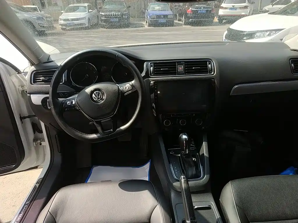 Volkswagen Sagitar 2018 1.6L Automatic Comfort
