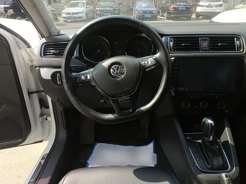 Volkswagen Sagitar 2018 1.6L Automatic Comfort