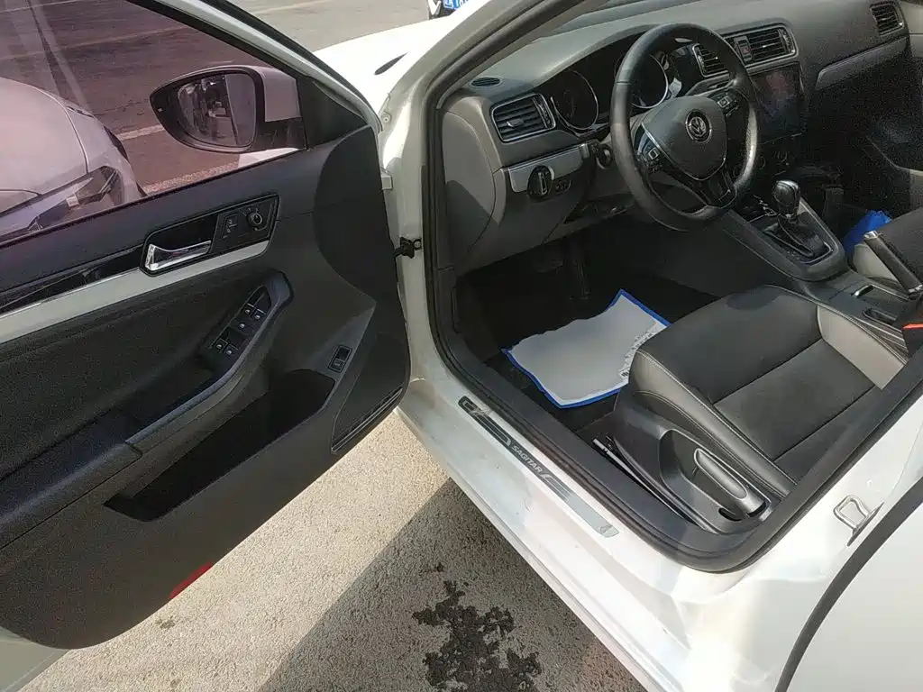 Volkswagen Sagitar 2018 1.6L Automatic Comfort