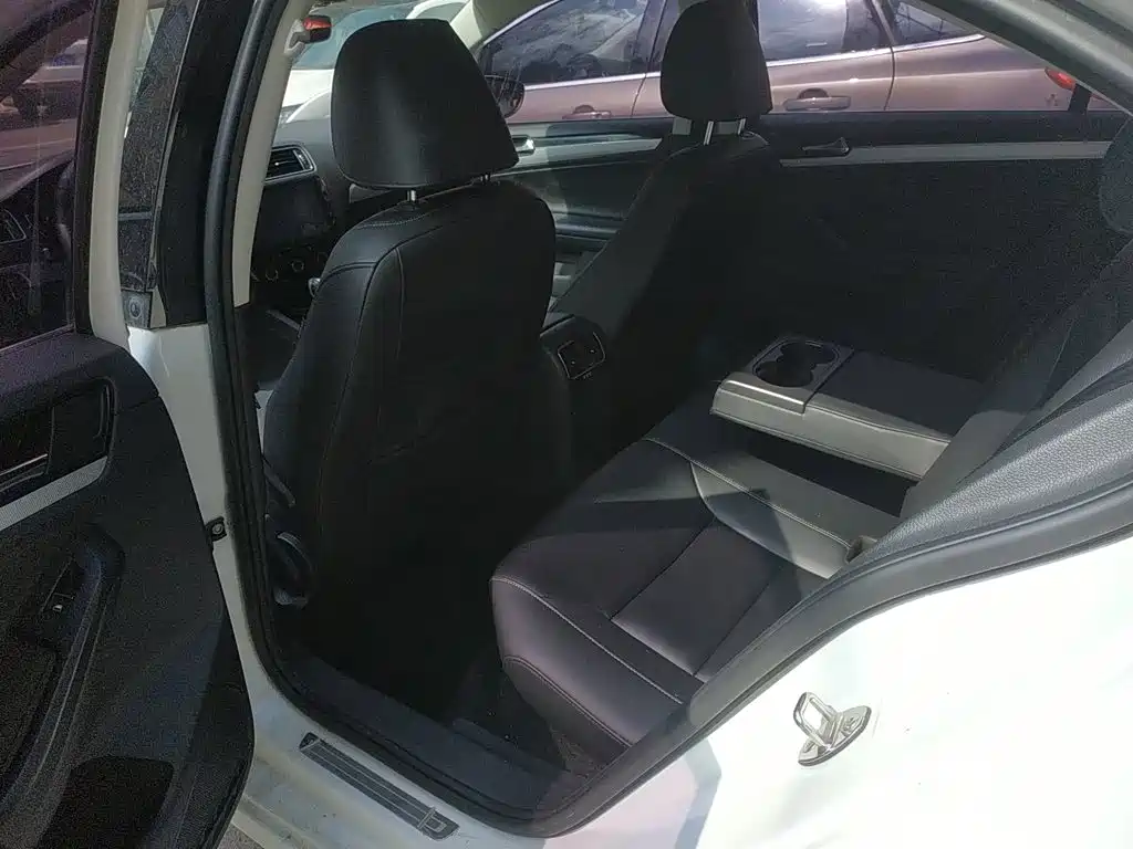 Volkswagen Sagitar 2018 1.6L Automatic Comfort
