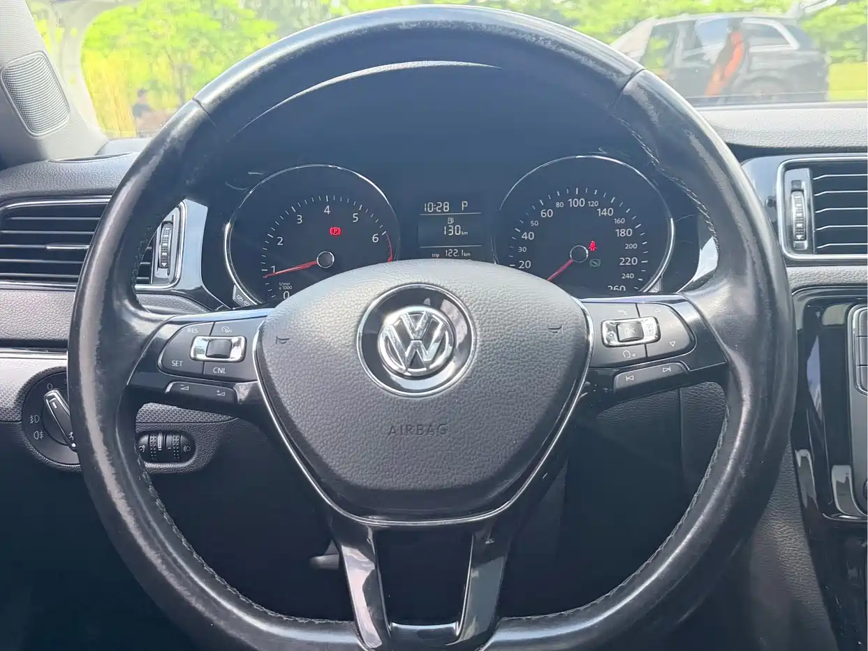 Volkswagen Sagitar 2017 1.6L Automatic Comfort