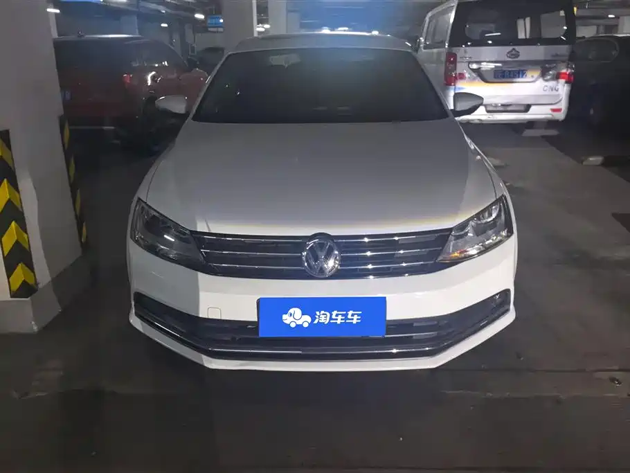 Volkswagen Sagitar 2015 1.6L Manual Comfort