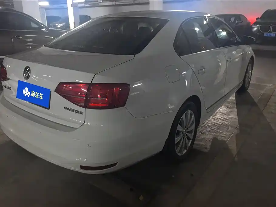 Volkswagen Sagitar 2015 1.6L Manual Comfort