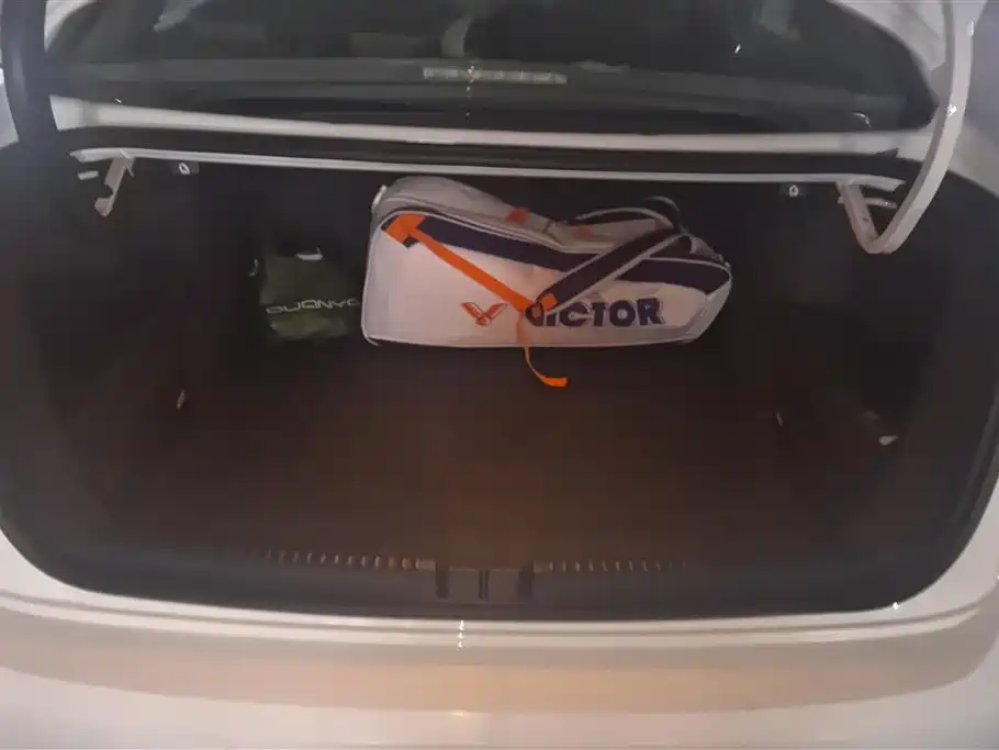 Volkswagen Sagitar 2015 1.6L Manual Comfort
