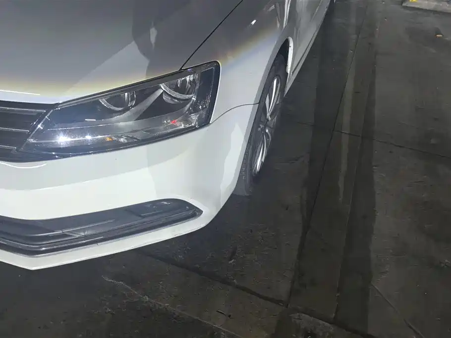 Volkswagen Sagitar 2015 1.6L Manual Comfort