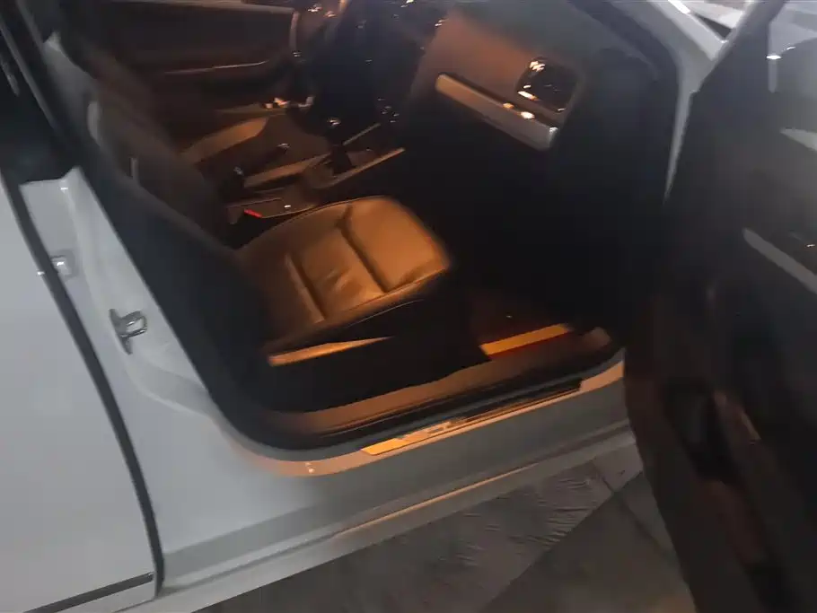 Volkswagen Sagitar 2015 1.6L Manual Comfort