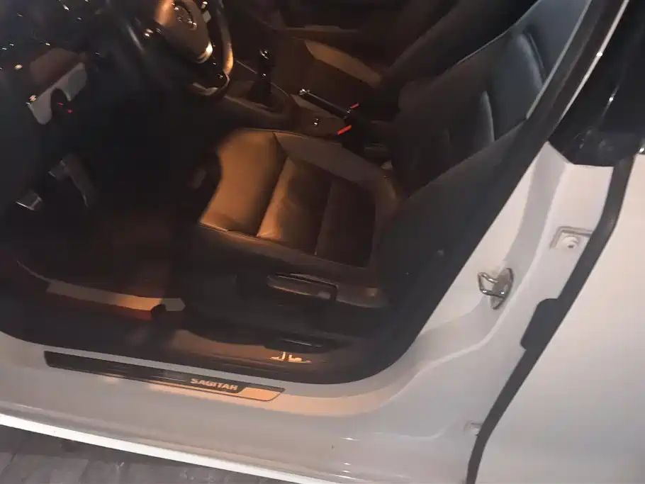 Volkswagen Sagitar 2015 1.6L Manual Comfort