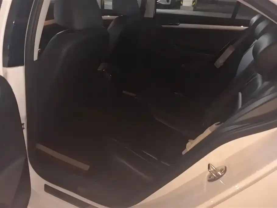Volkswagen Sagitar 2015 1.6L Manual Comfort