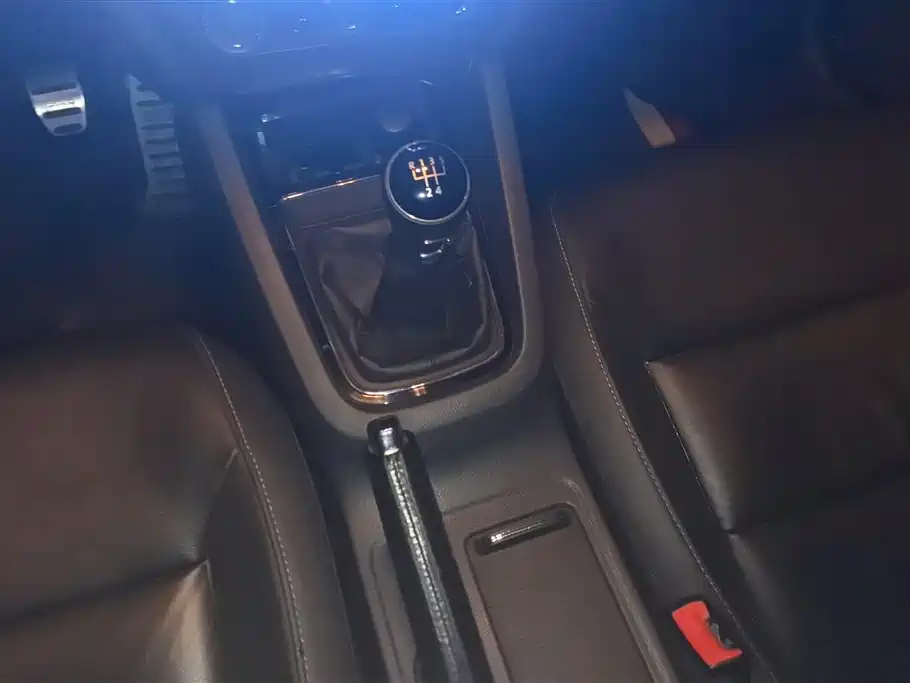 Volkswagen Sagitar 2015 1.6L Manual Comfort