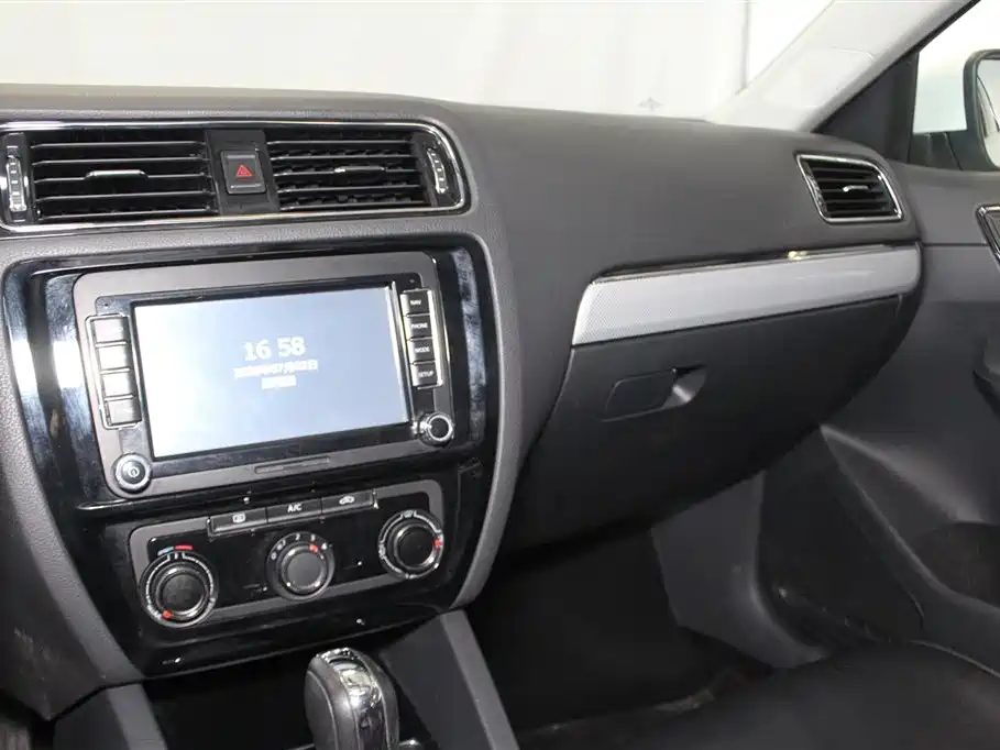 Volkswagen Sagitar 2015 230TSI Automatic Comfort
