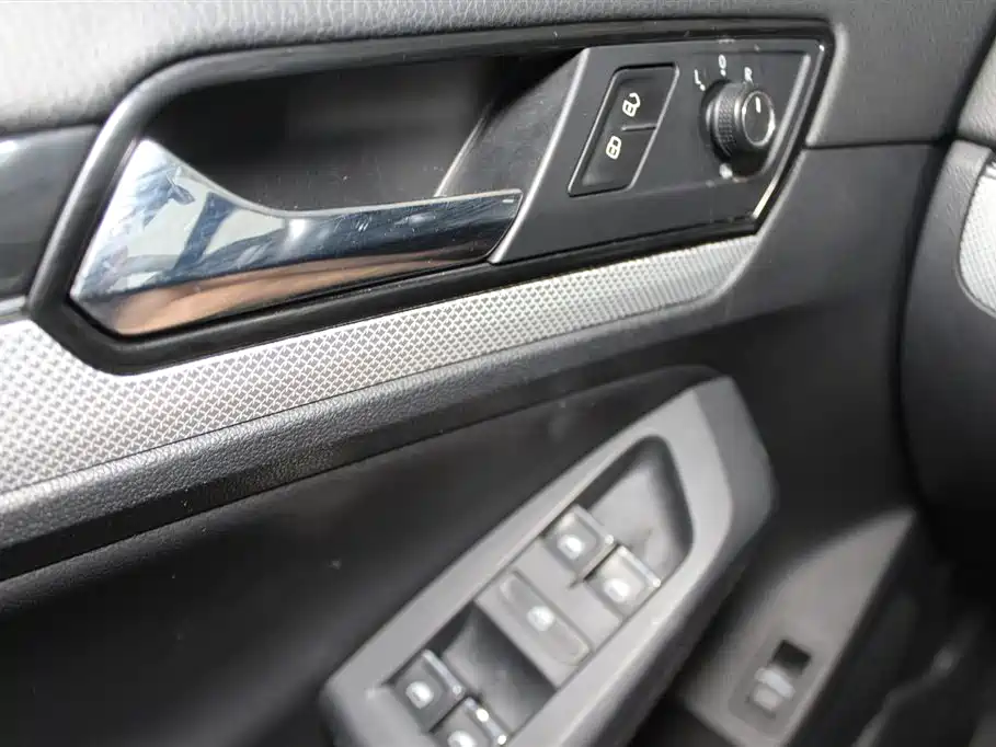 Volkswagen Sagitar 2015 230TSI Automatic Comfort