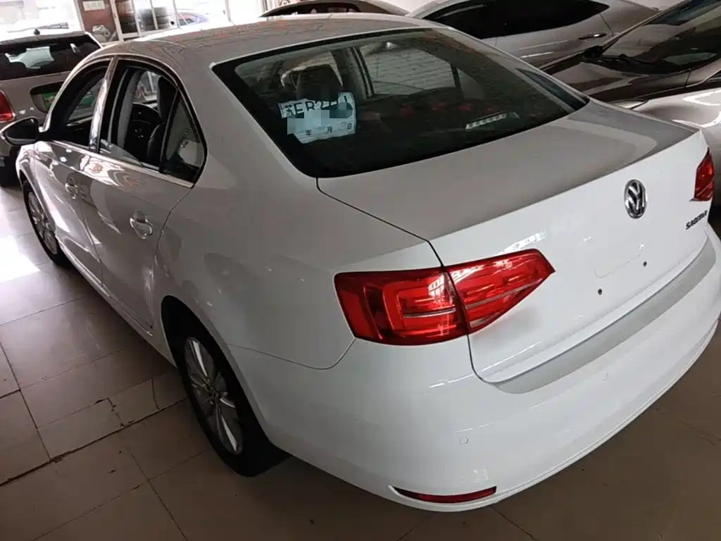 Volkswagen Sagitar 2015 1.6L Automatic Comfort