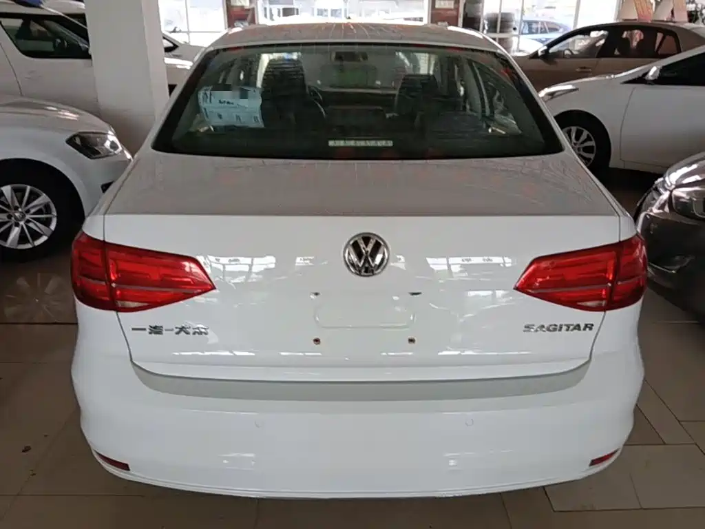 Volkswagen Sagitar 2015 1.6L Automatic Comfort