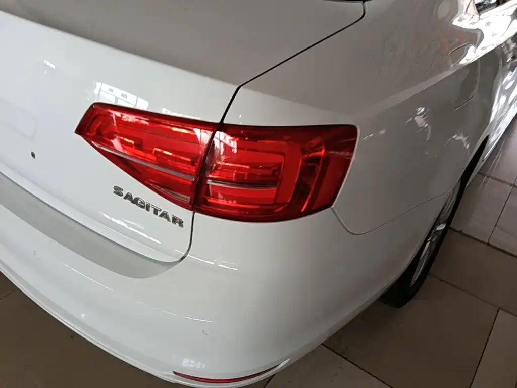 Volkswagen Sagitar 2015 1.6L Automatic Comfort