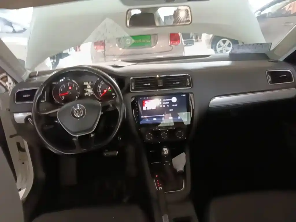 Volkswagen Sagitar 2015 1.6L Automatic Comfort