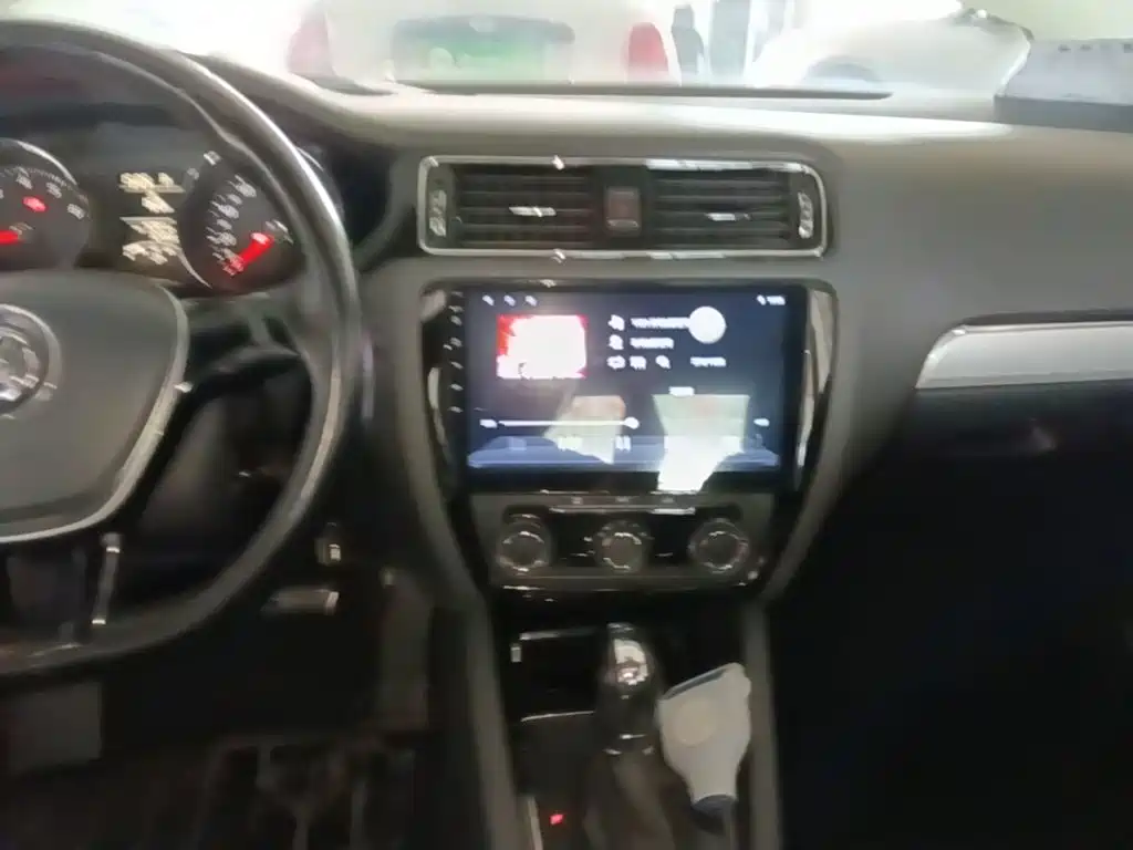 Volkswagen Sagitar 2015 1.6L Automatic Comfort