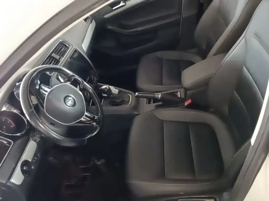 Volkswagen Sagitar 2015 1.6L Automatic Comfort