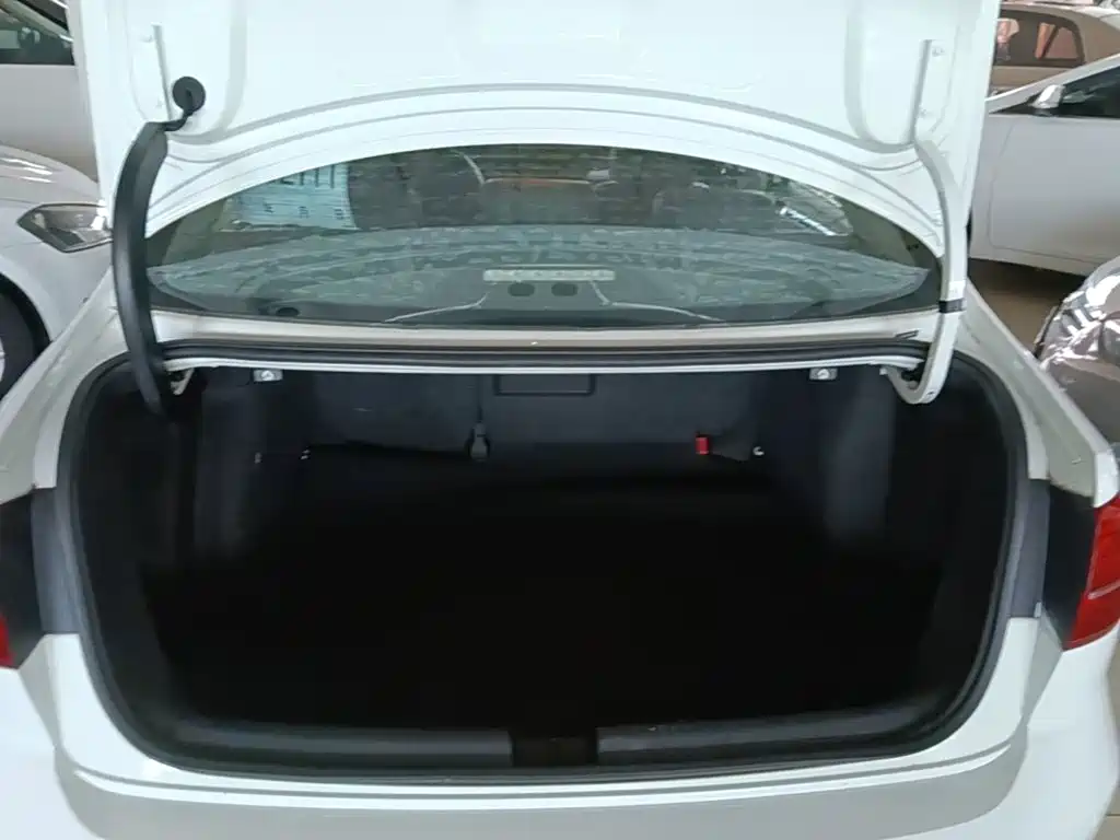 Volkswagen Sagitar 2015 1.6L Automatic Comfort