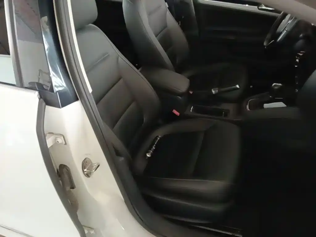 Volkswagen Sagitar 2015 1.6L Automatic Comfort