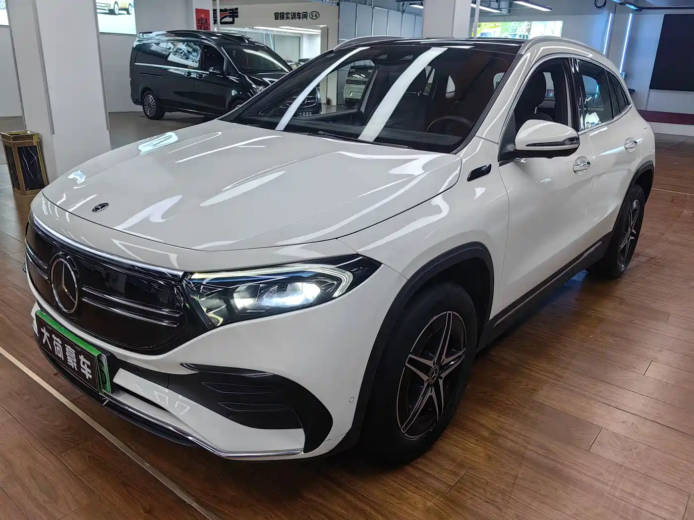 Mercedes-Benz Mercedes-Benz EQA 2022 EQA 300 4MATIC Launch Special Edition