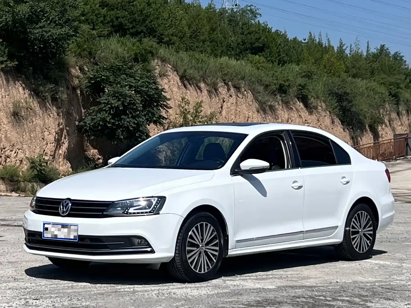 Volkswagen Sagitar 2017 230TSI Automatic Luxury