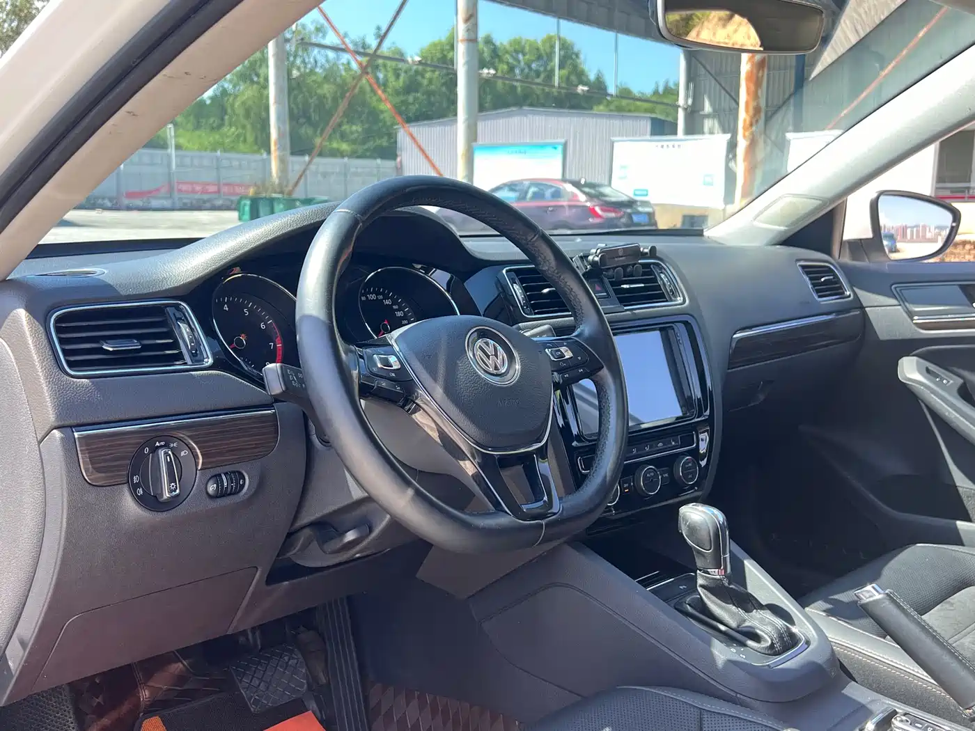 Volkswagen Sagitar 2017 230TSI Automatic Luxury