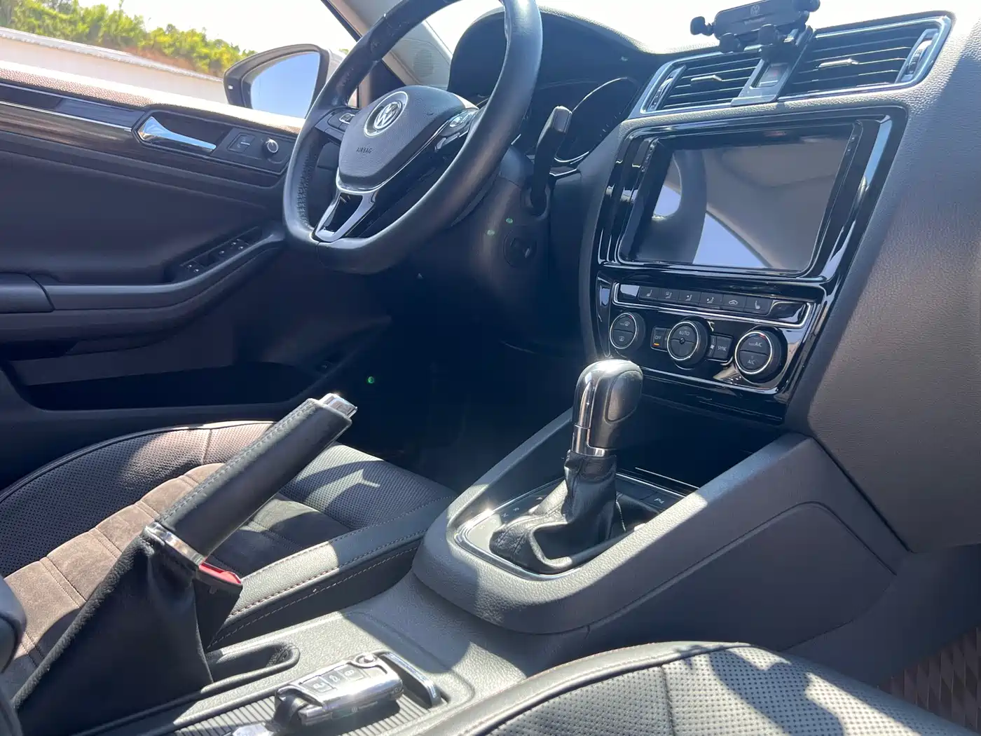 Volkswagen Sagitar 2017 230TSI Automatic Luxury