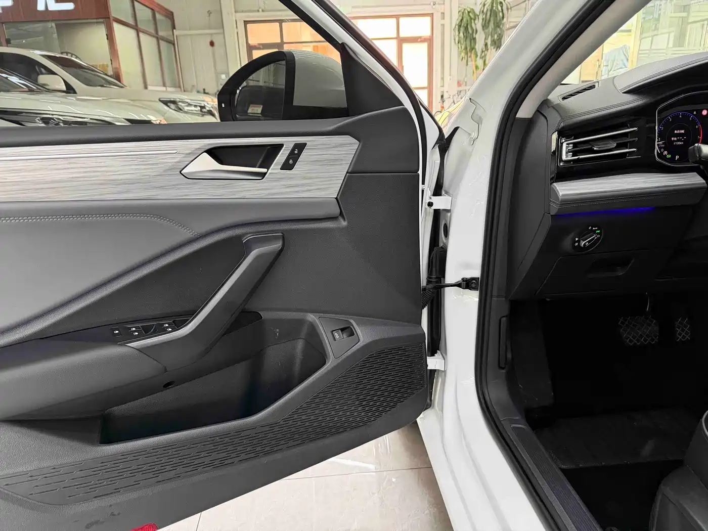 Volkswagen Sagitar 2023 Model Year 280TSI DSG Surpass Edition