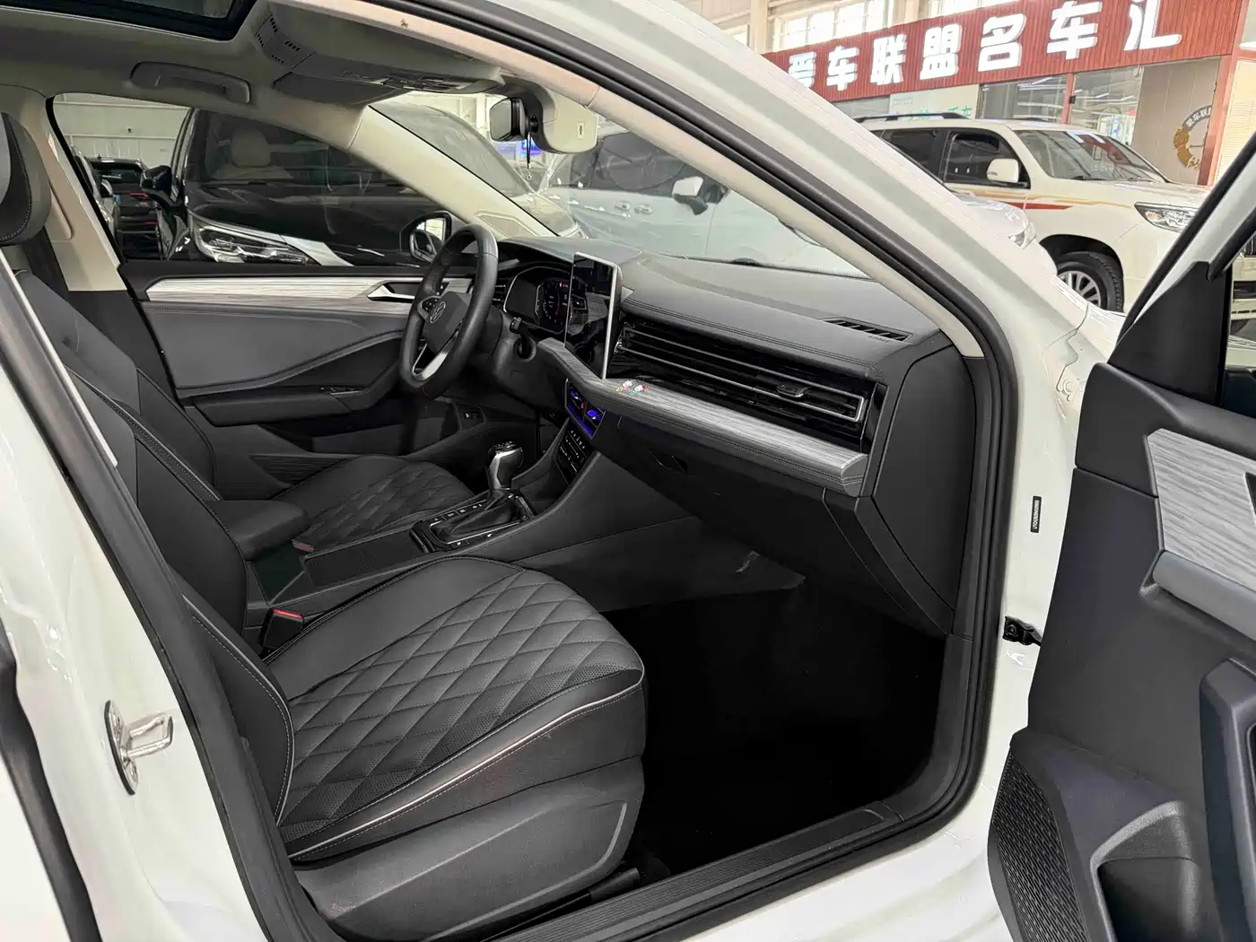 Volkswagen Sagitar 2023 Model Year 280TSI DSG Surpass Edition