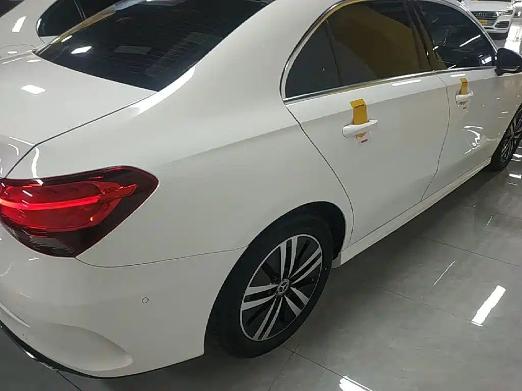 Mercedes-Benz Mercedes-Benz A-Class 2019 A 180 L Sport Sedan