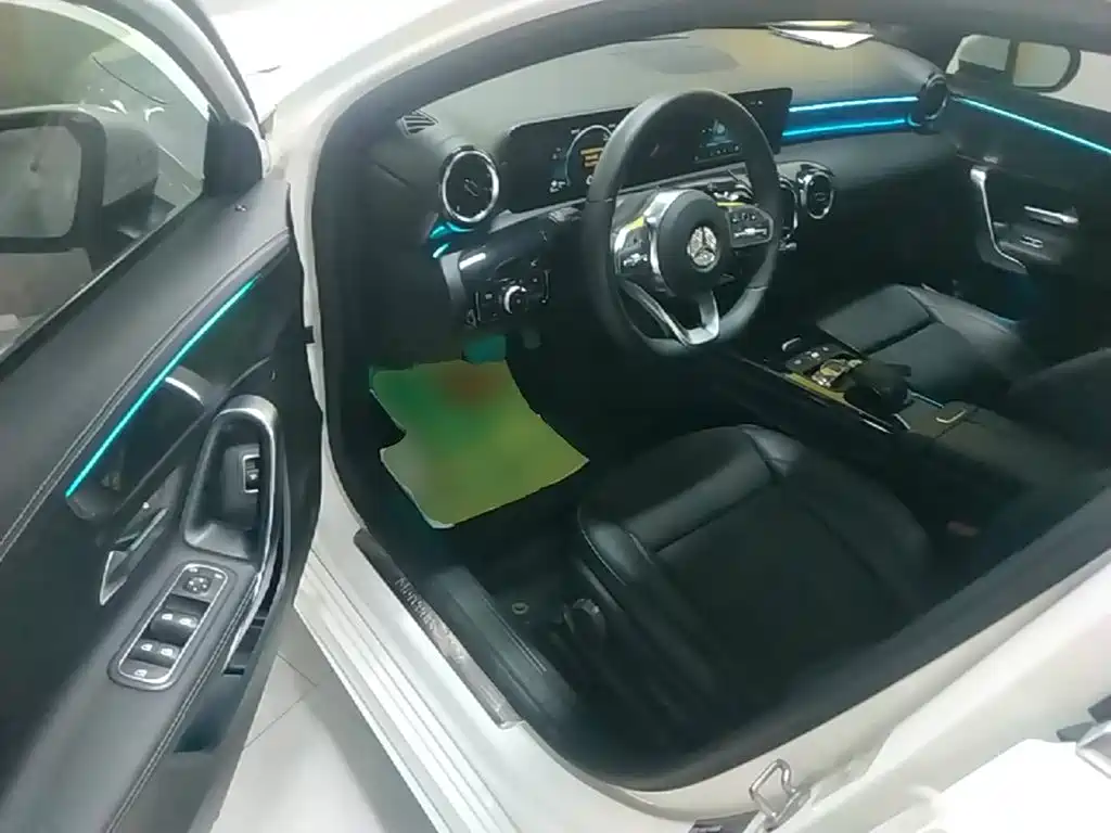 Mercedes-Benz Mercedes-Benz A-Class 2019 A 180 L Sport Sedan