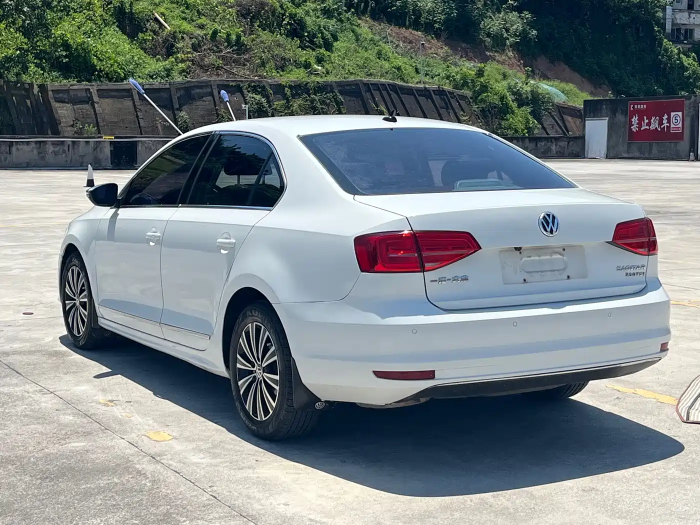 Volkswagen Sagitar 2018 1.6L Automatic Comfort