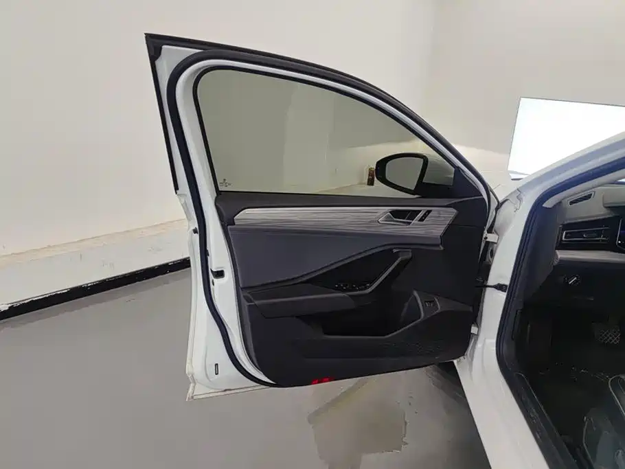 Volkswagen Sagitar 2023 Model Year 200TSI DSG Surpass Edition