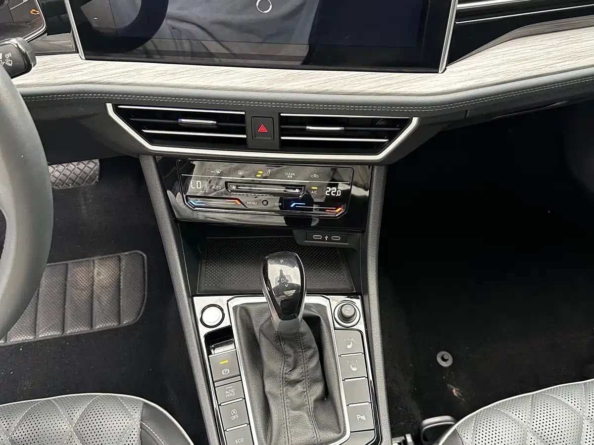 Volkswagen Sagitar 2023 280TSI DSG Surpass Plus Edition